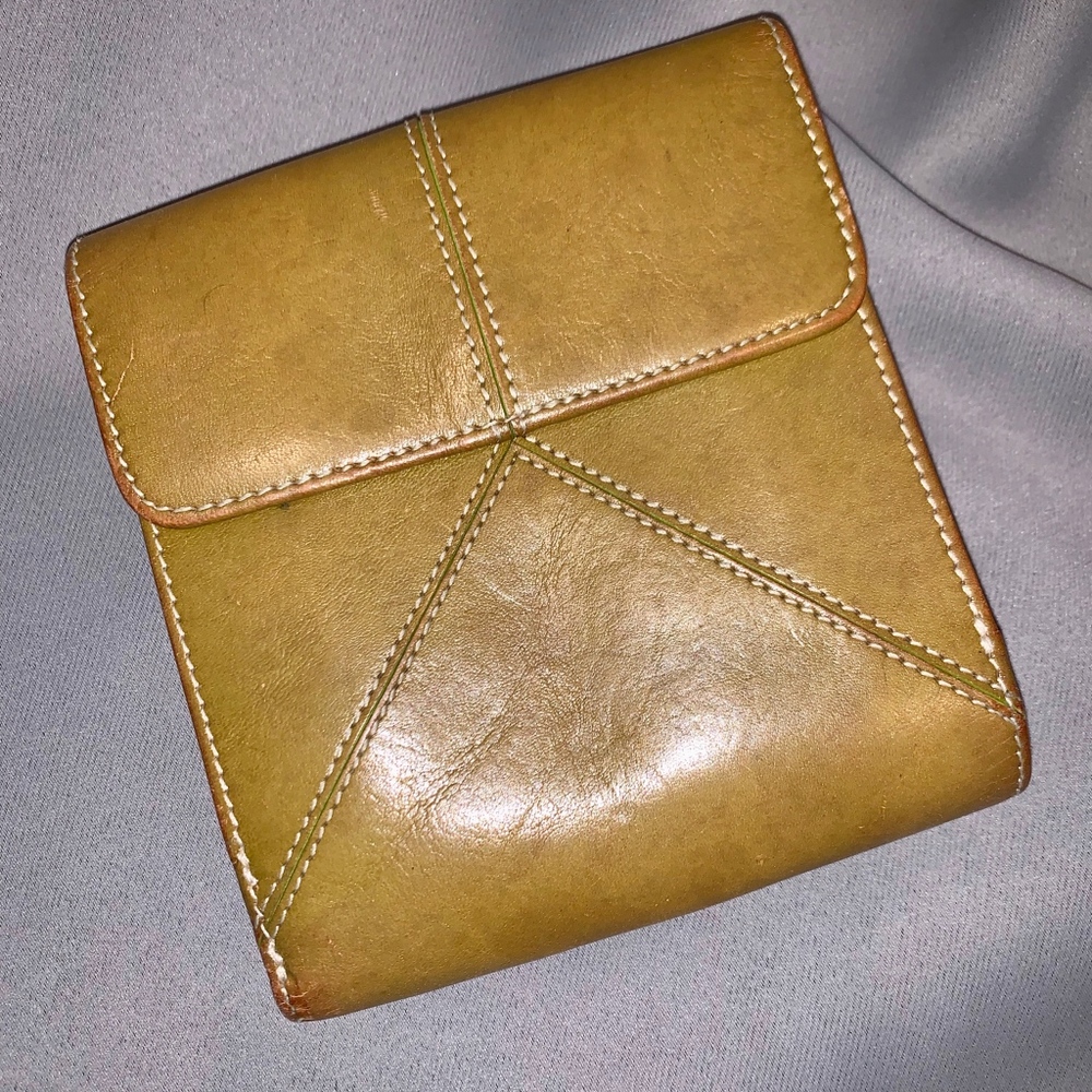 Tusk Green & Red L Shaped Indexer Wallet